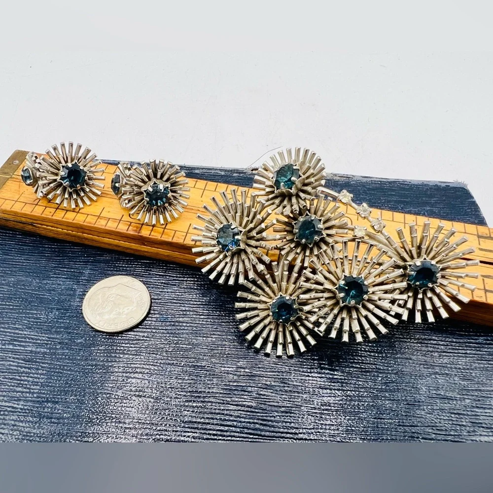 Vintage silver tone circle burst brooch & earrings set blue rhinestones